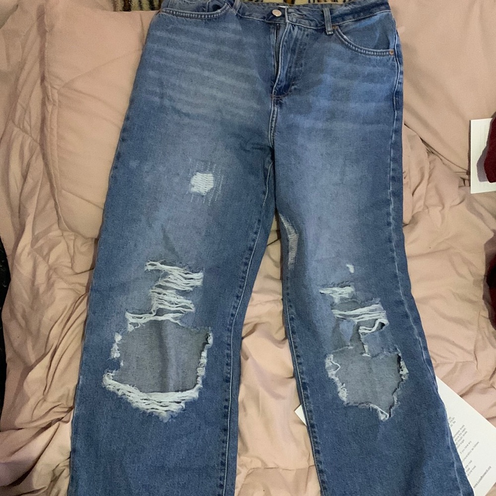 90s jeans NEVER BEEN WORE I put them on and they didn’t fit at all